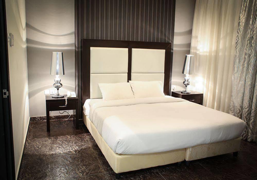 מנאמה Loumage Hotel & Suites מראה חיצוני תמונה