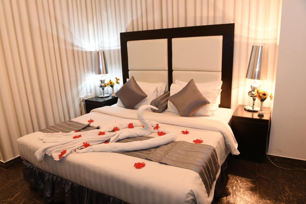 מנאמה Loumage Hotel & Suites מראה חיצוני תמונה